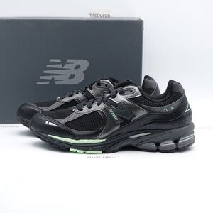 NEW Size 10.5 Men's New Balance 2002R Sneakers M2002RLD Black/Powder Green